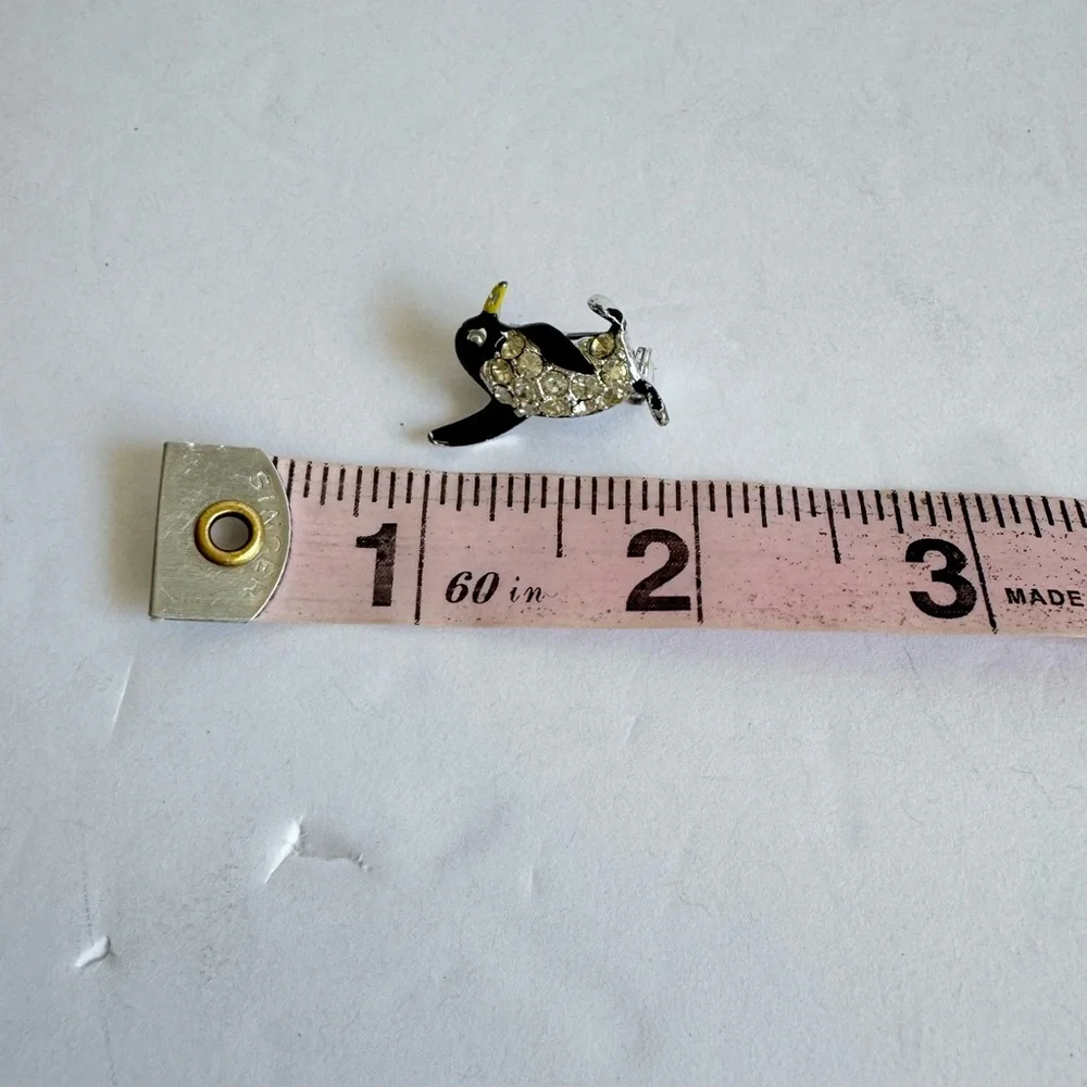 Vintage Penguin Brooch Tiny Rhinestone Pin‎ Silver Tone